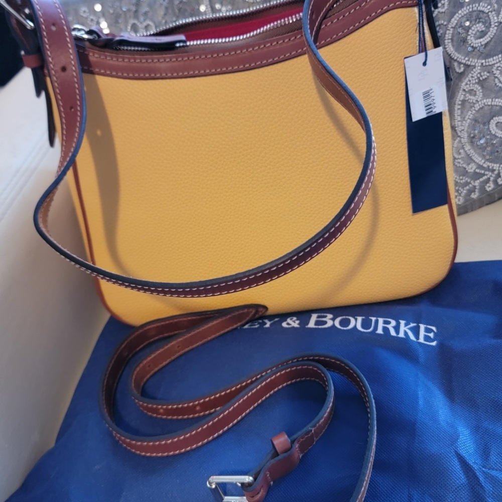 Dooney & Bourke Pebbled Leather Adjustable Shoulder/Crossbody Bag NWT - Picture 3 of 7